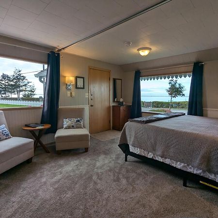 Juan De Fuca Waterfront Hotel & Cottages Секим Экстерьер фото