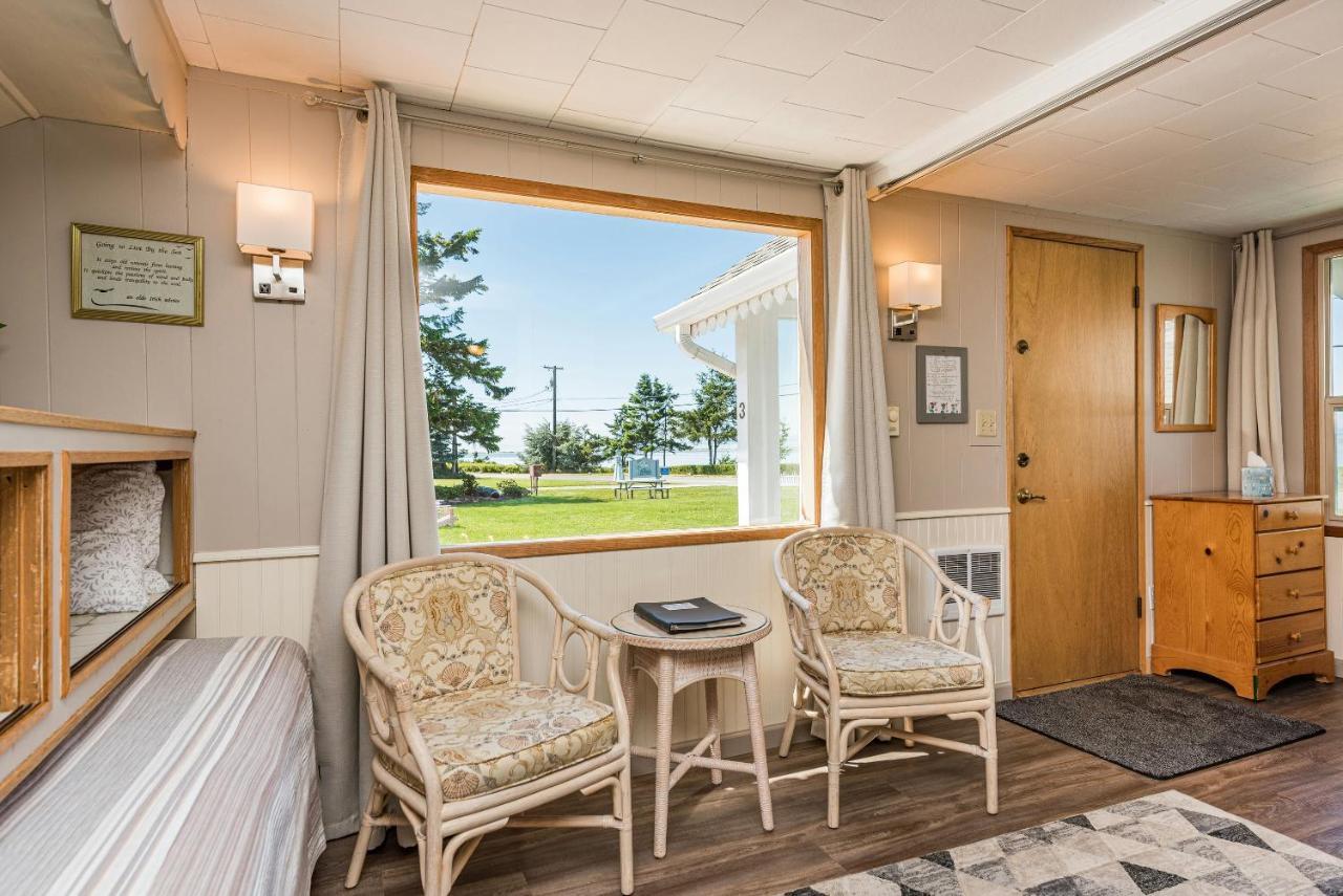 Juan De Fuca Waterfront Hotel & Cottages Секим Экстерьер фото