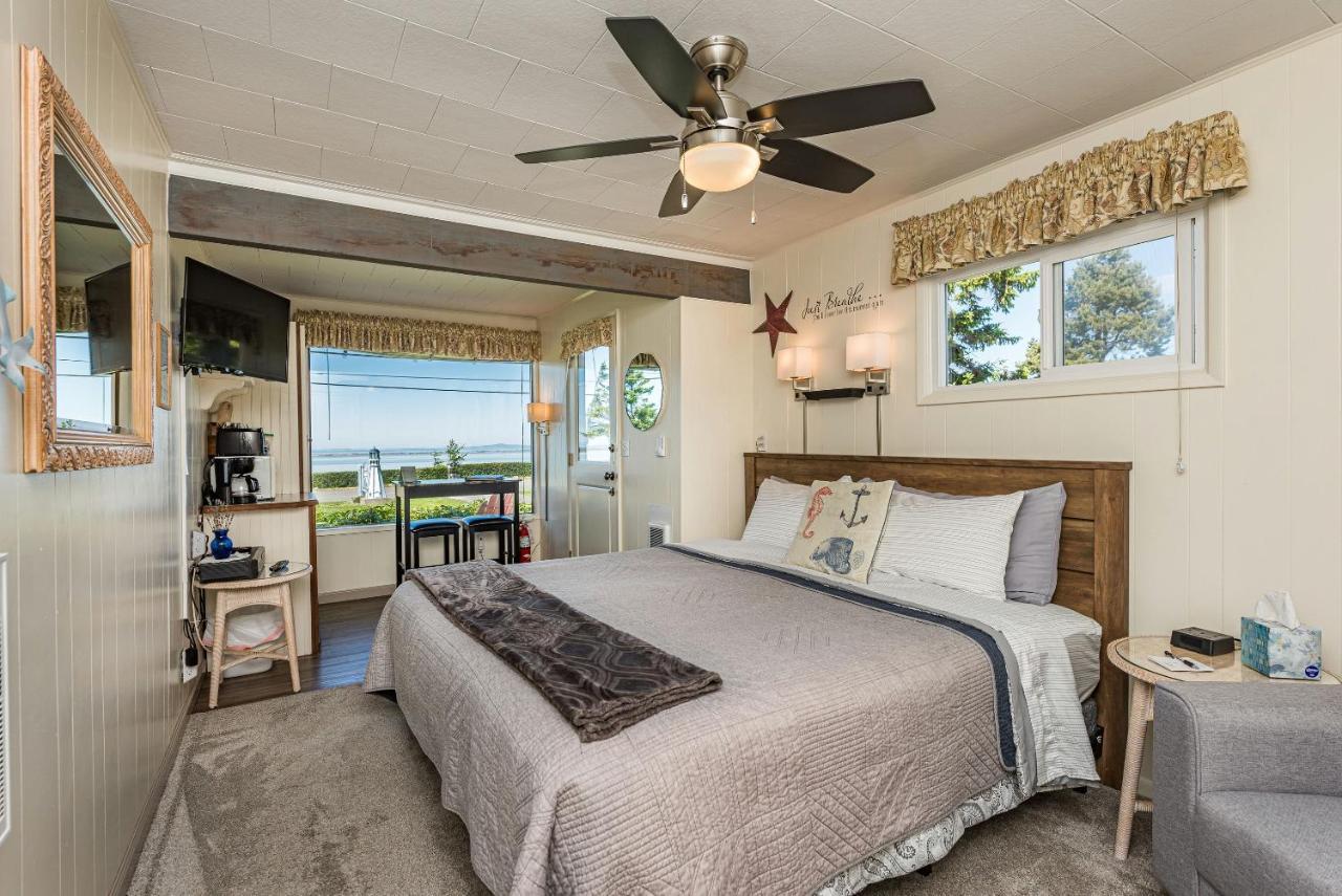 Juan De Fuca Waterfront Hotel & Cottages Секим Экстерьер фото