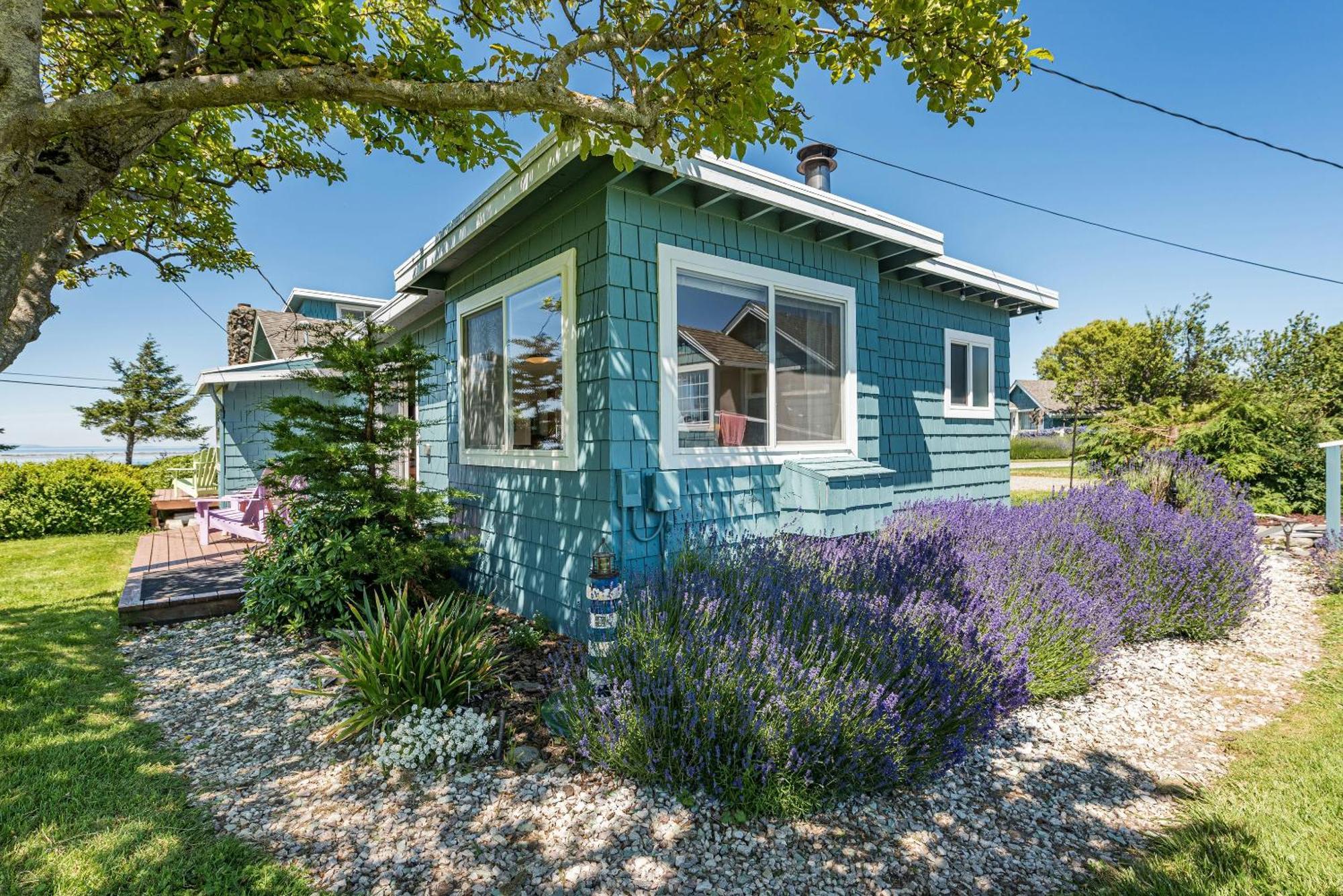Juan De Fuca Waterfront Hotel & Cottages Секим Экстерьер фото