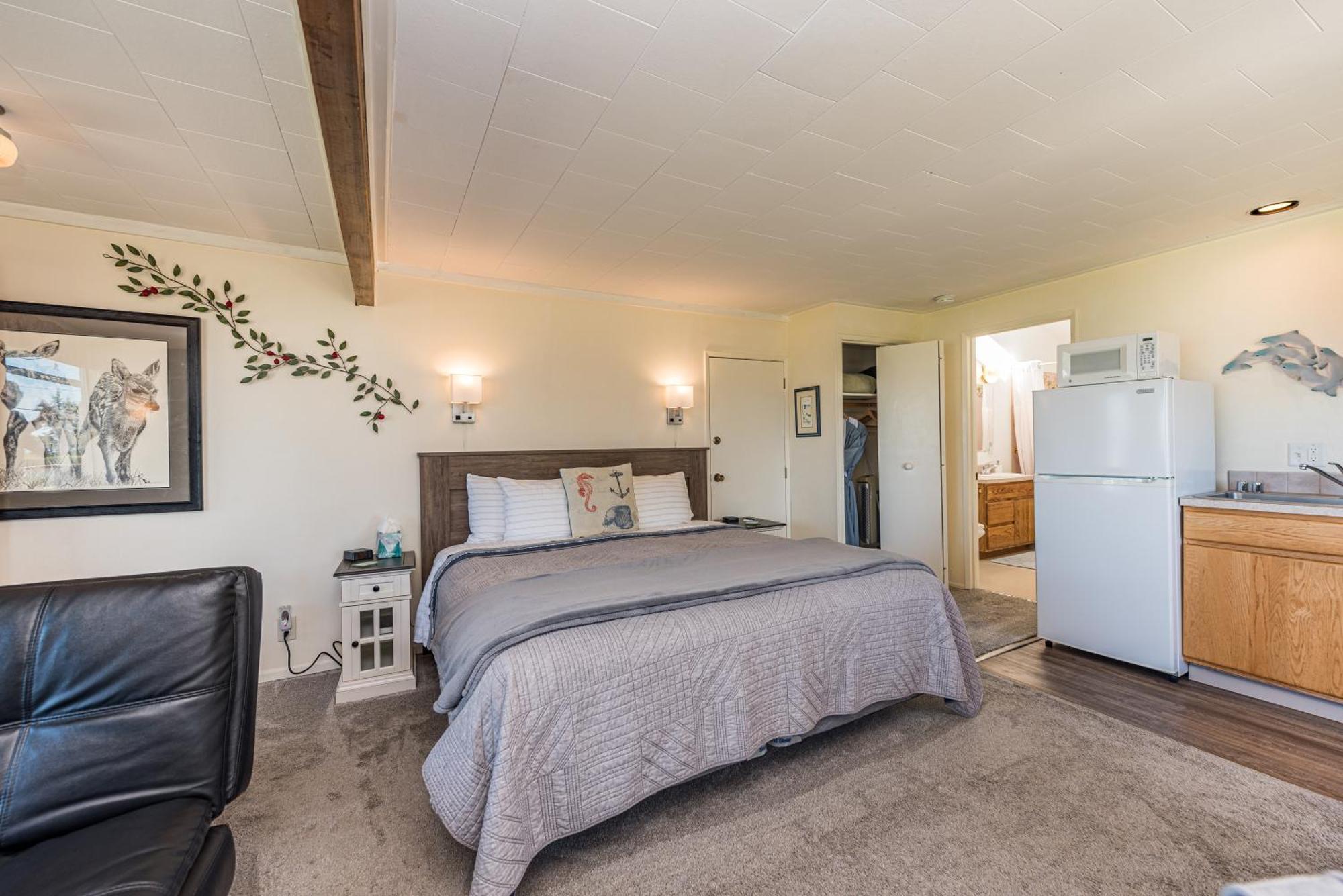 Juan De Fuca Waterfront Hotel & Cottages Секим Экстерьер фото