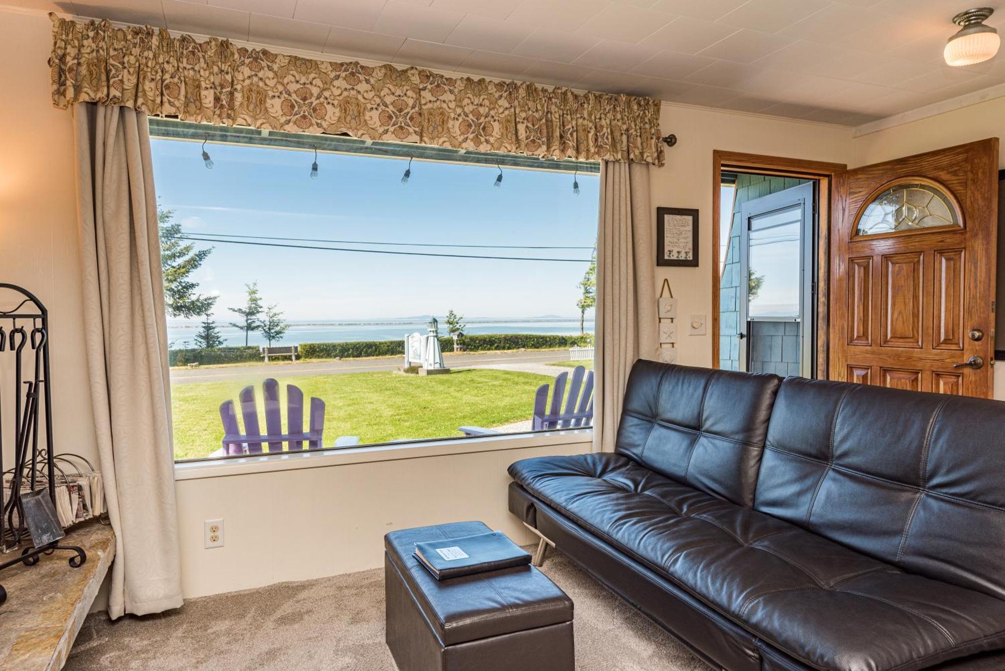 Juan De Fuca Waterfront Hotel & Cottages Секим Экстерьер фото