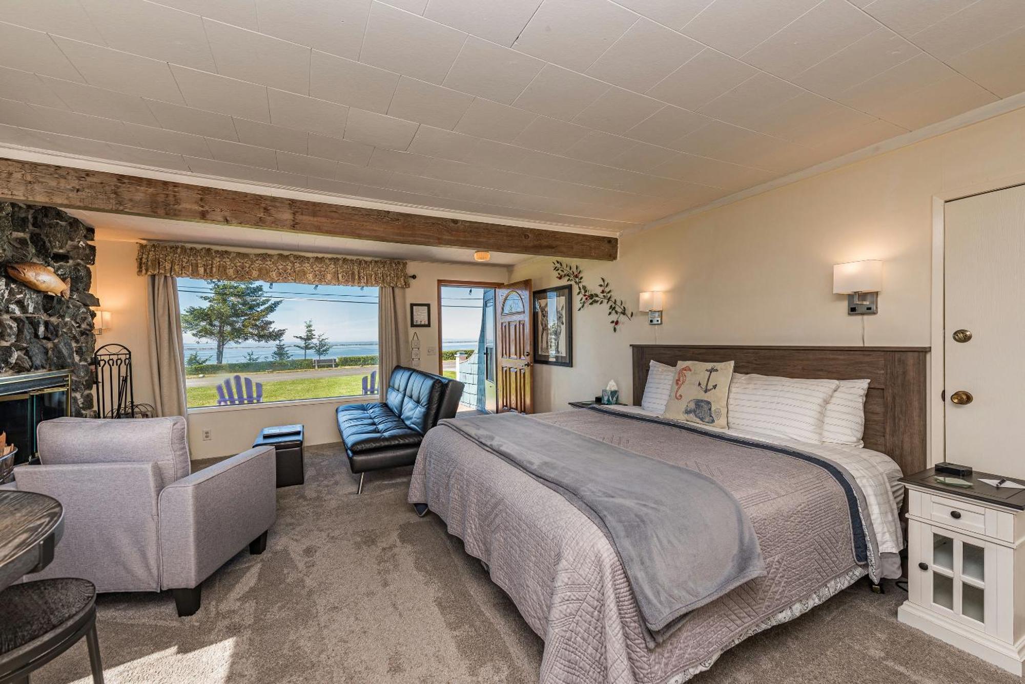 Juan De Fuca Waterfront Hotel & Cottages Секим Экстерьер фото