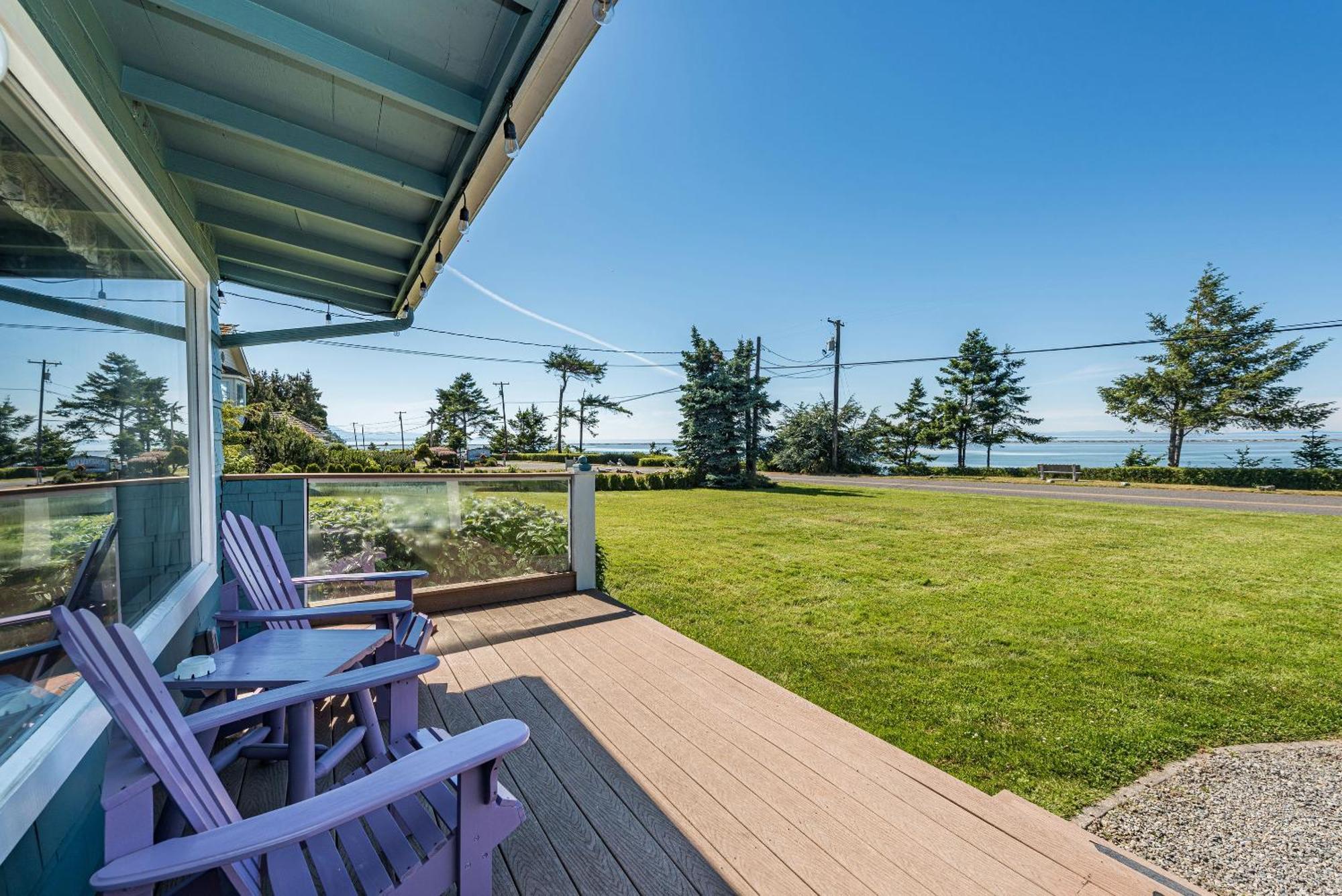 Juan De Fuca Waterfront Hotel & Cottages Секим Экстерьер фото
