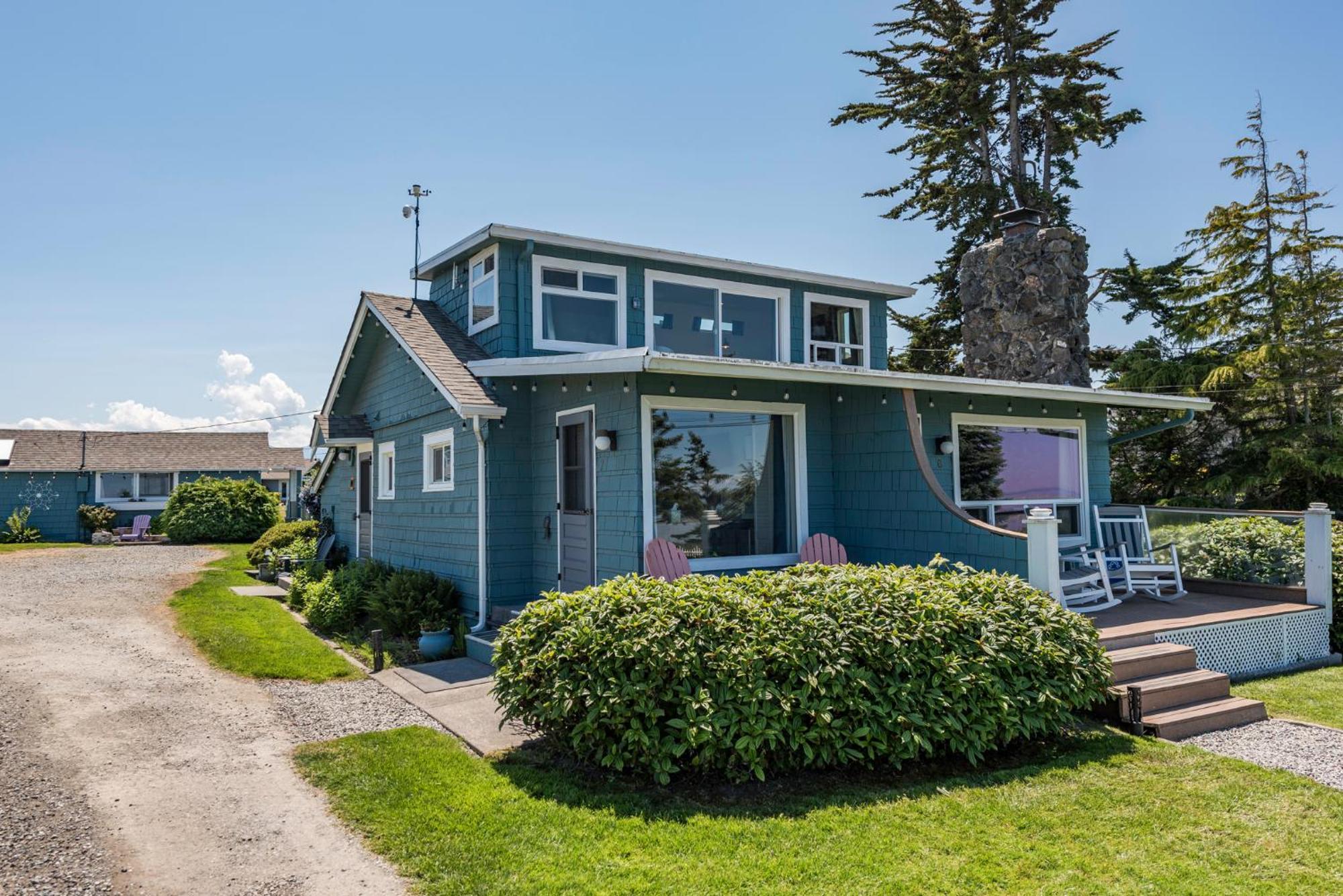 Juan De Fuca Waterfront Hotel & Cottages Секим Экстерьер фото