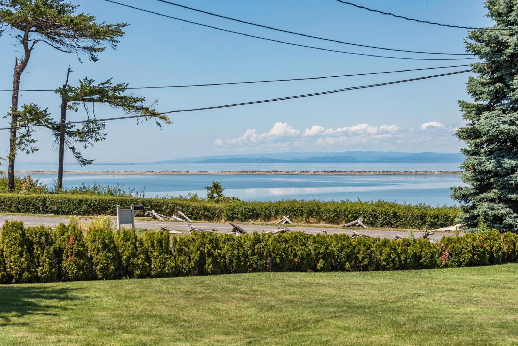 Juan De Fuca Waterfront Hotel & Cottages Секим Экстерьер фото