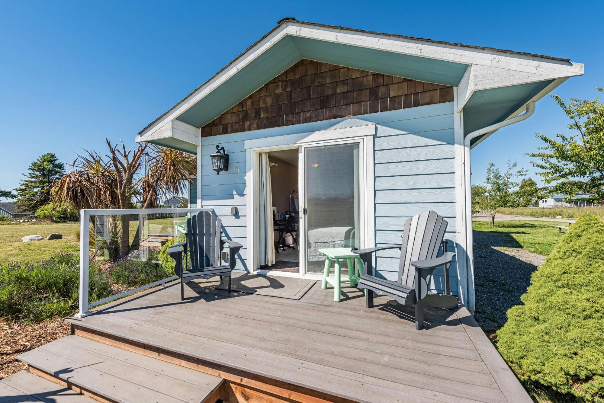 Juan De Fuca Waterfront Hotel & Cottages Секим Экстерьер фото