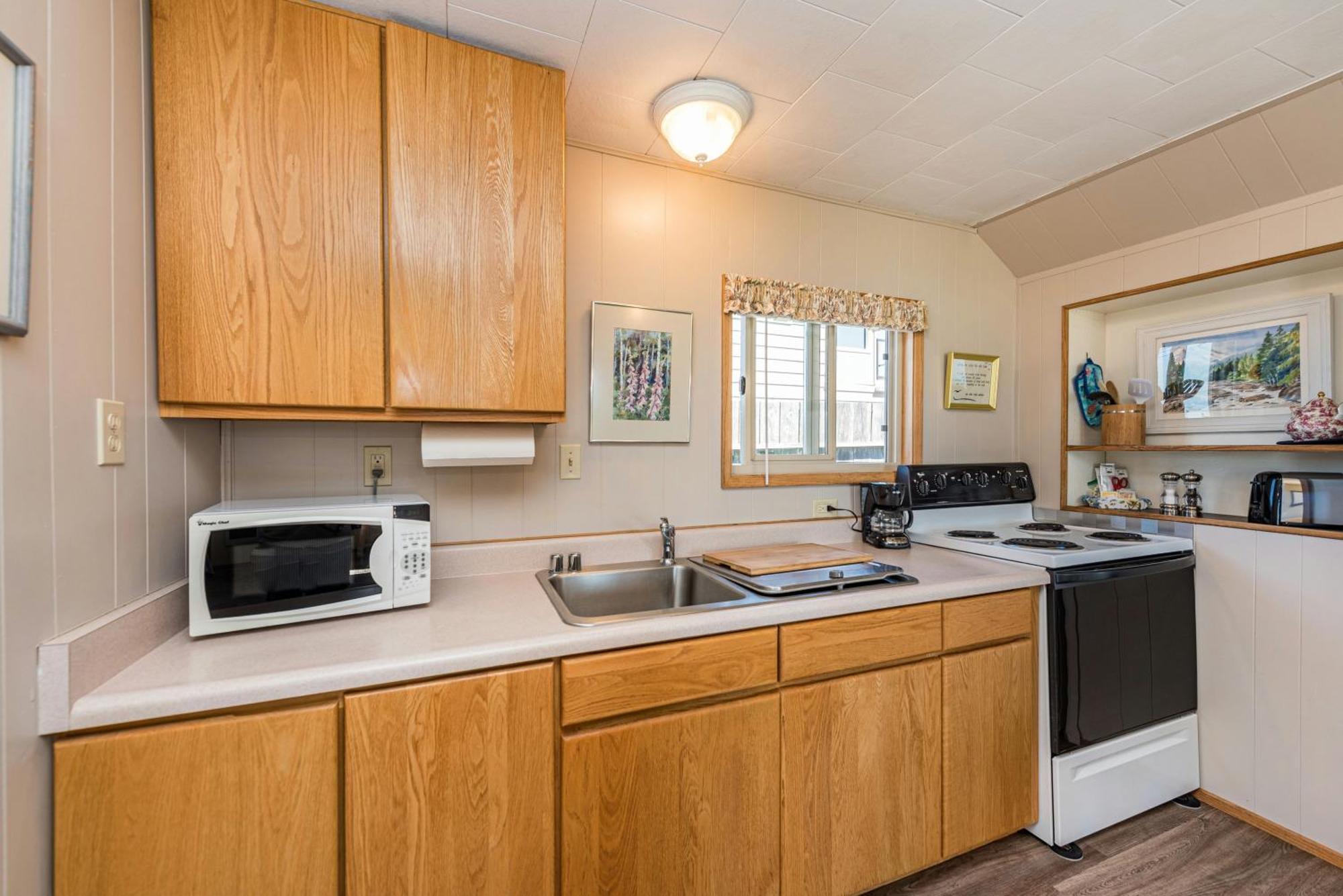 Juan De Fuca Waterfront Hotel & Cottages Секим Экстерьер фото